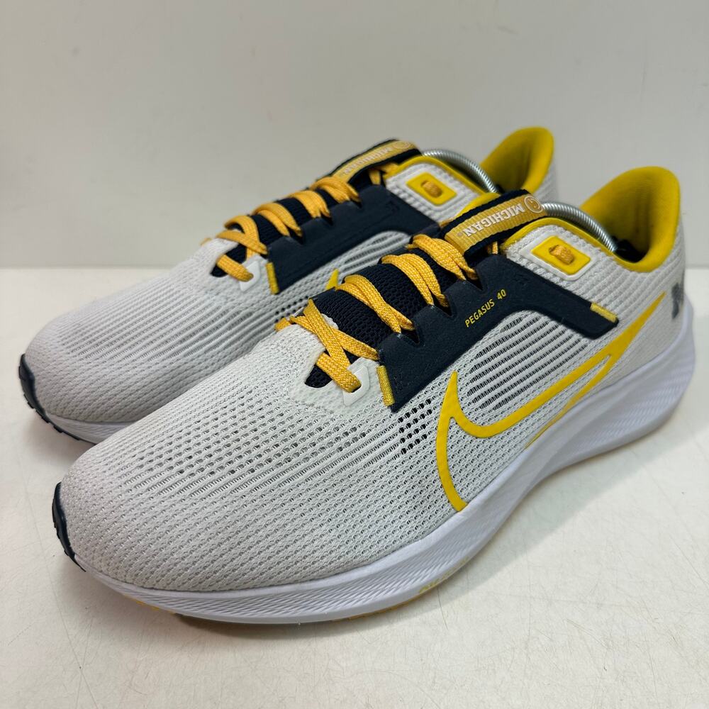 WORN TWICE Nike Zoom Pegasus 40 Michigan Wolverines White Blue Maize EUC 11.5 D